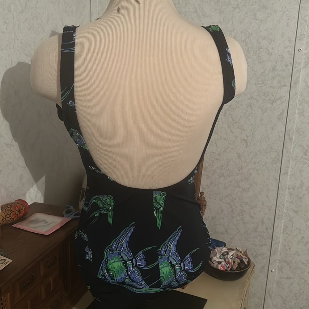 Vintage Jantzen swimsuit featuring bright colored tropical fish 🐠 - Picture 5 of 8